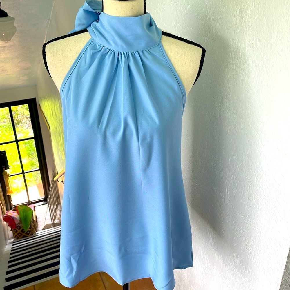 NWT Keyhole Back Pleated Neckline Sleeveless Bow Blouse Sky Blue Size Medium - Picture 2 of 6
